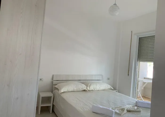 Eme - Kompleksi Lura 2 Gjiri I Lalzit Durrës