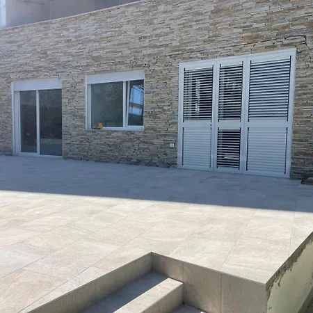 Eme - Kompleksi Lura 2 Gjiri I Lalzit Durrës